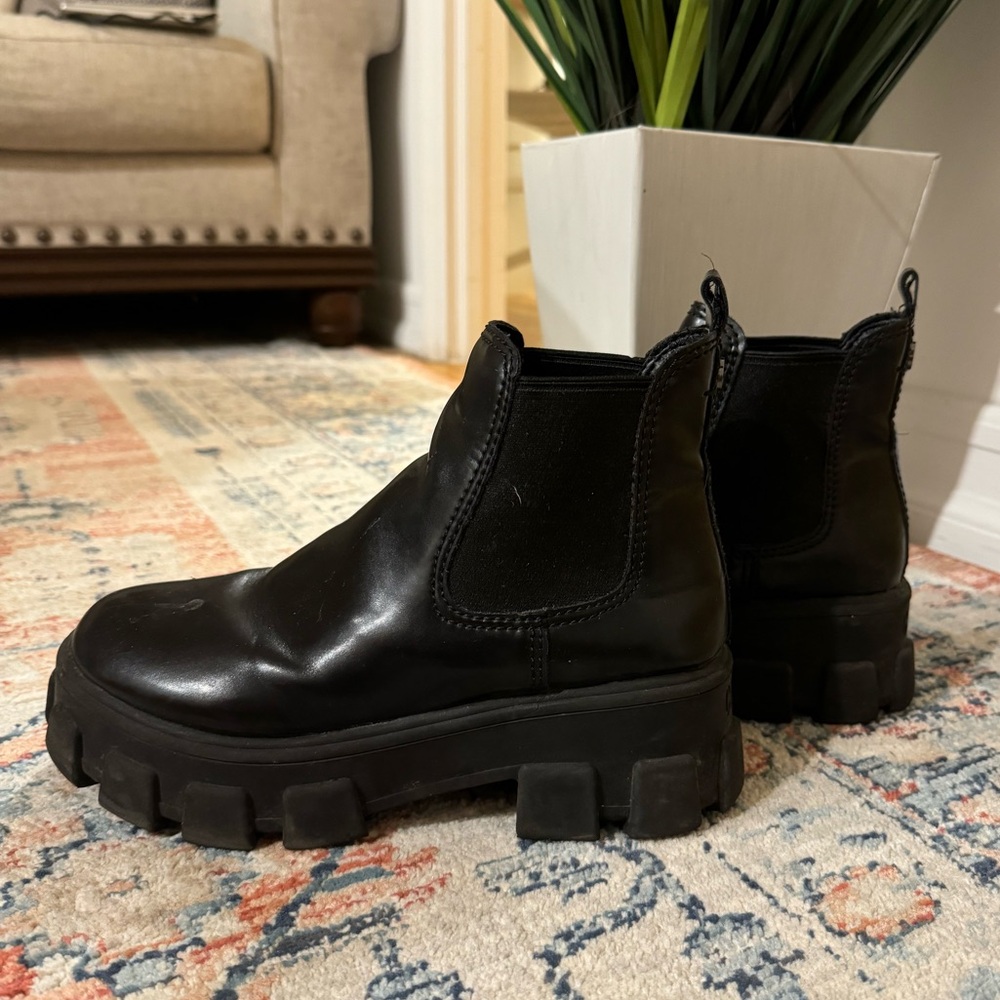 Circus by Sam Edelman Women’s Size 7.5 Darielle Lug Sole Chelsea Boots Black